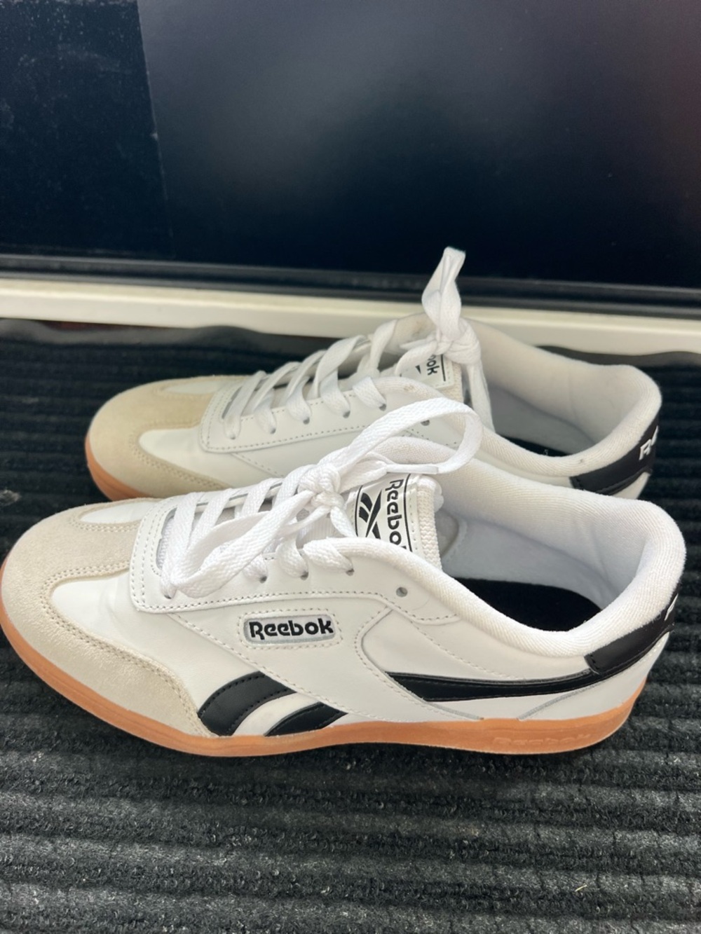Reebok Classic White & Black Women’s Low-Top Sneakers with Gum Sole - Picture 2 of 6